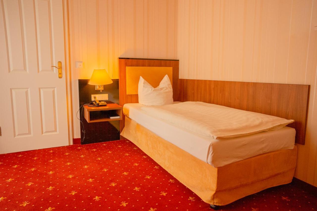 Alte Landratsvilla Hotel Bender Westerburg  Esterno foto
