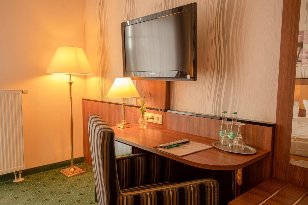 Alte Landratsvilla Hotel Bender Westerburg  Esterno foto