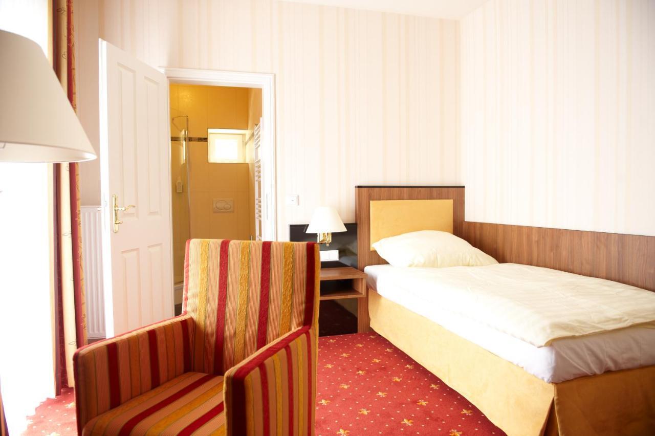 Alte Landratsvilla Hotel Bender Westerburg  Esterno foto